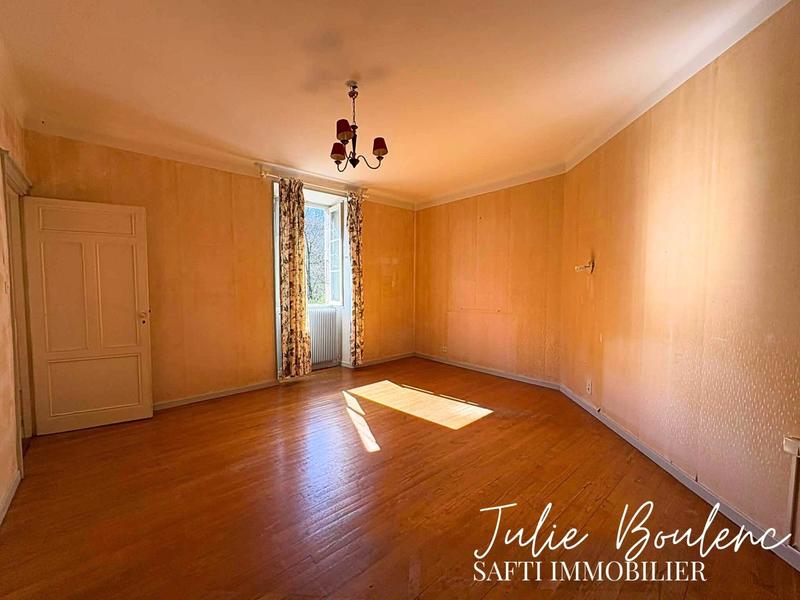 Maison - 341 m² - 12 pièces