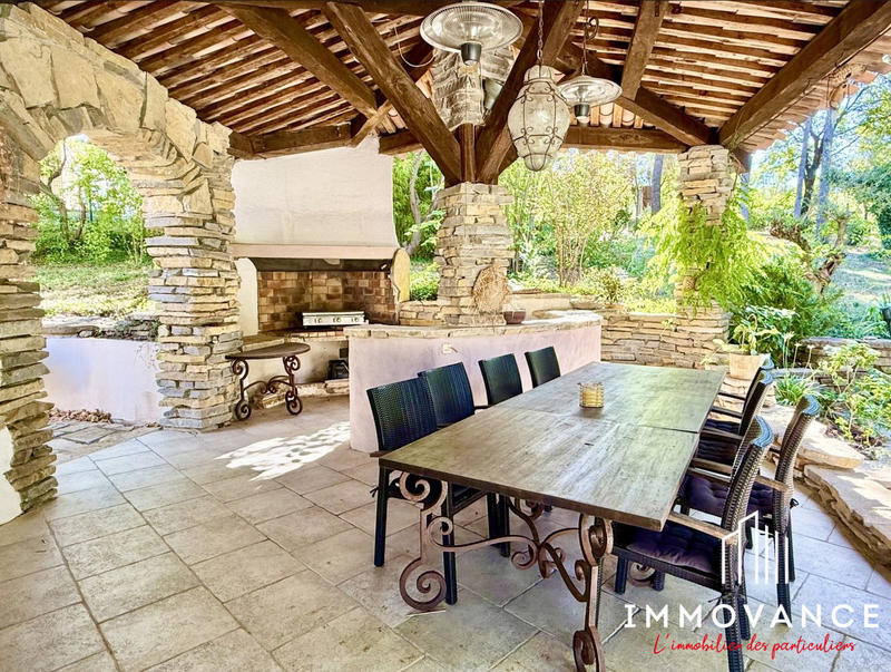 Maison - 275 m² - 8 pièces