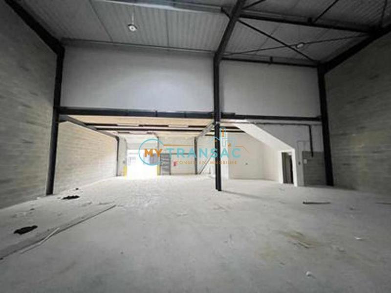 Local d'activité / Entrepôt - 220 m²