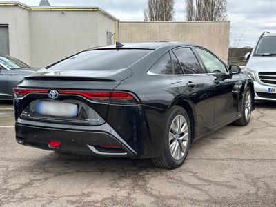 Toyota Mirai II Pile a Combustible Lounge