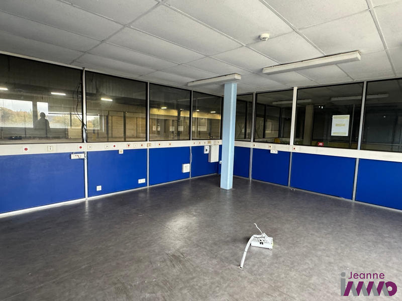 Entrepôt - 1 200 m²