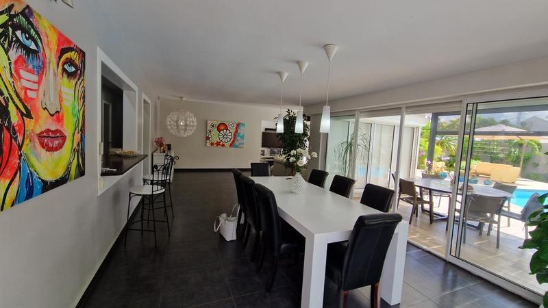 Villa - 236 m² - 6 pièces