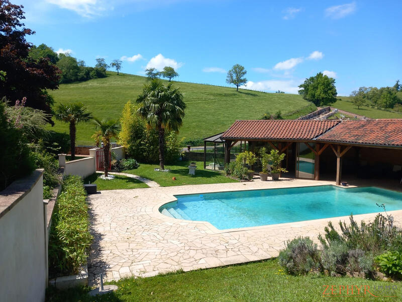 Maison - 663 m² - 17 pièces