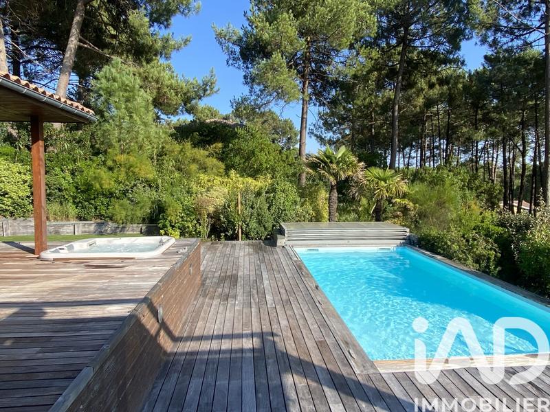 Maison - 238 m² - 6 pièces