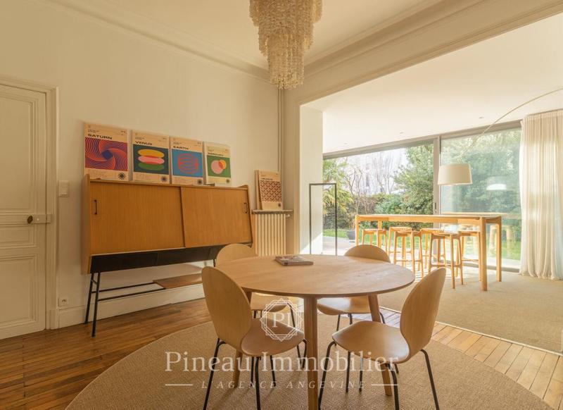 Maison - 324 m² - 10 pièces
