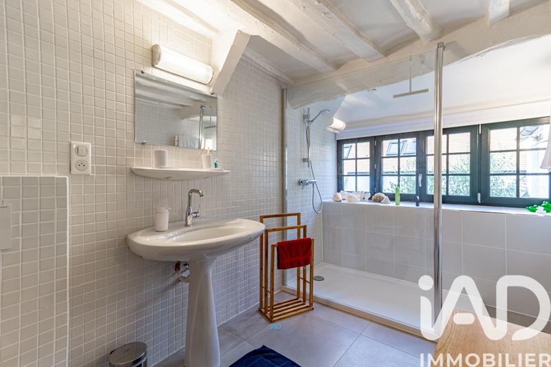 Maison - 233 m² - 7 pièces