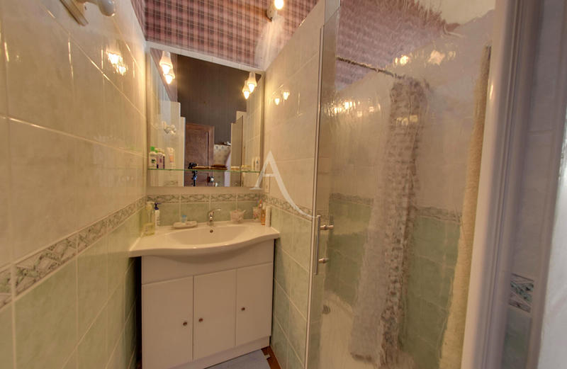 Maison - 280 m² - 12 pièces