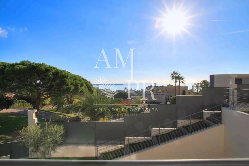 Villa - 300 m² - 8 pièces