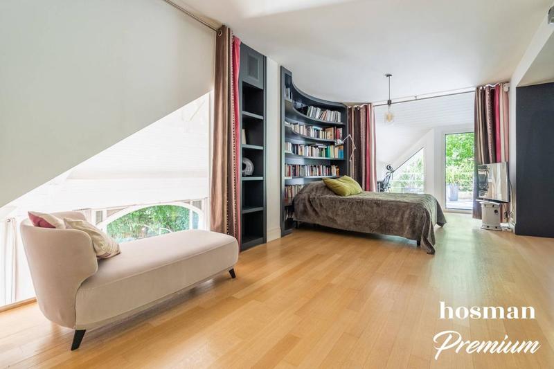 Maison - 595 m² - 8 pièces