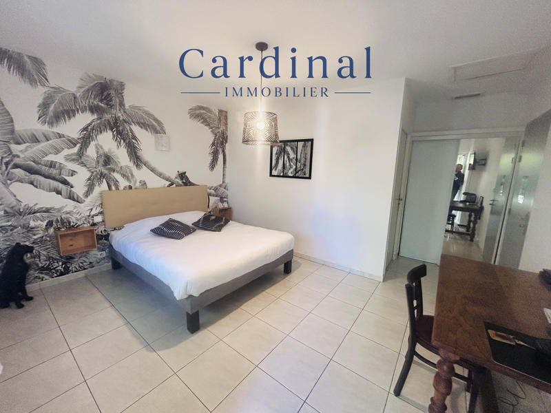 Local commercial - 790 m² - 3 pièces