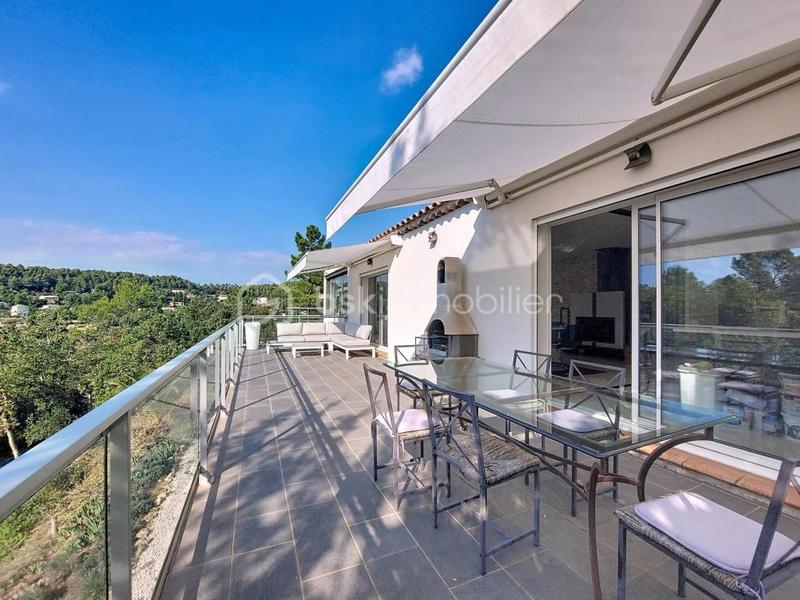 Villa - 230 m² - 8 pièces