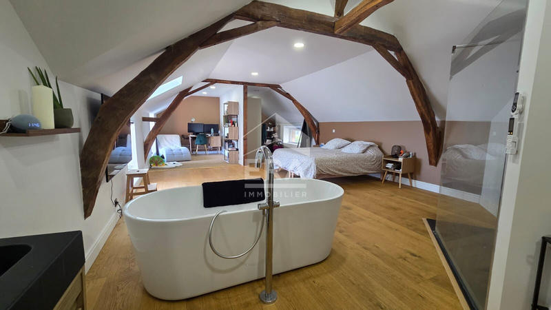 Maison - 215 m² - 9 pièces