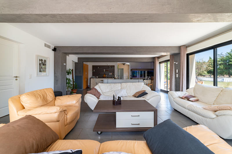 Maison - 220 m² - 8 pièces