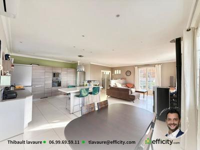 Maison - 177 m² - 8 pièces