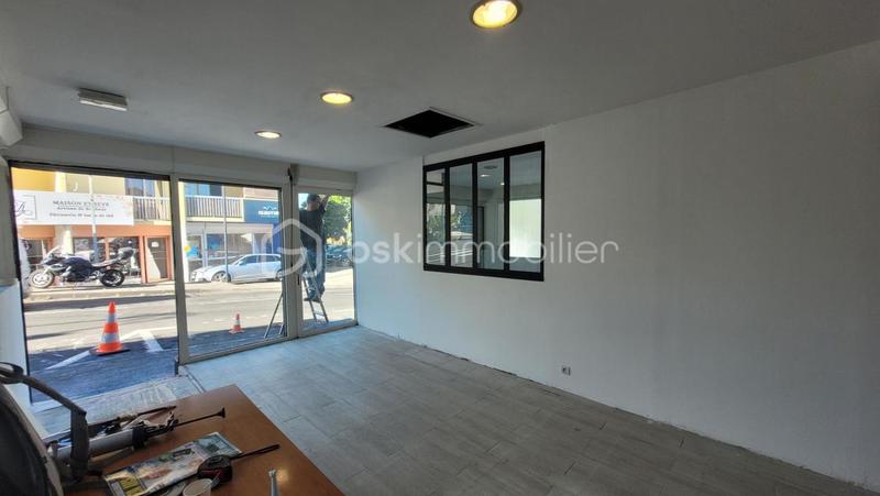 Local commercial - 140 m² - 6 pièces