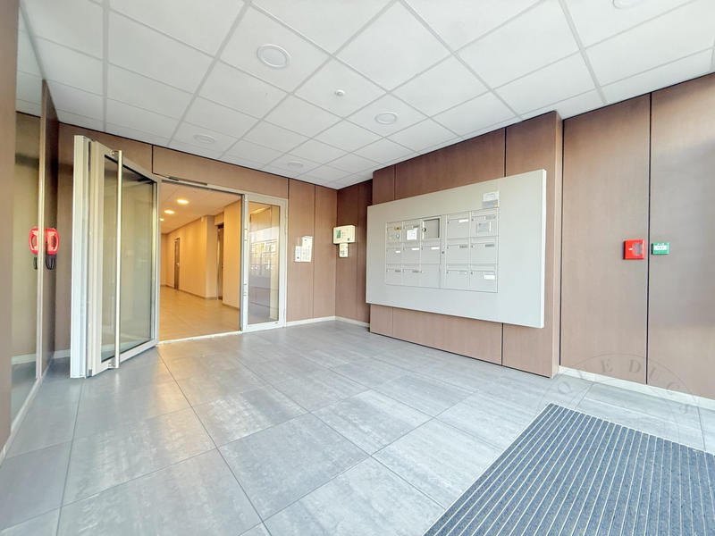 Bureau - 68 m² - 7 pièces