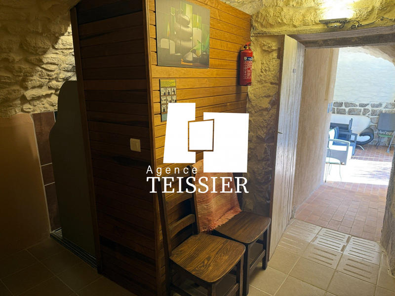 Mas - 450 m² - 14 pièces