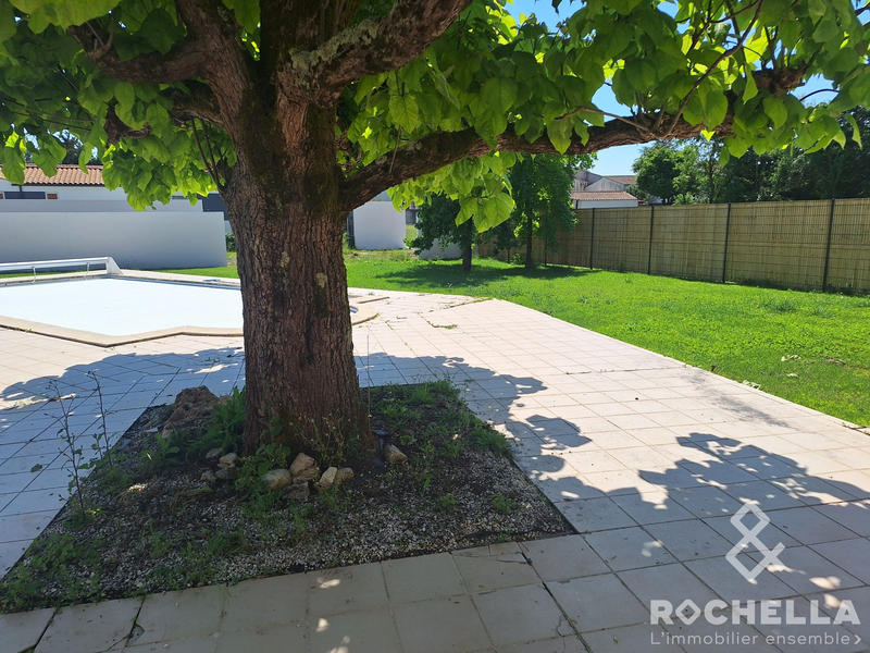 Maison - 220 m² - 8 pièces