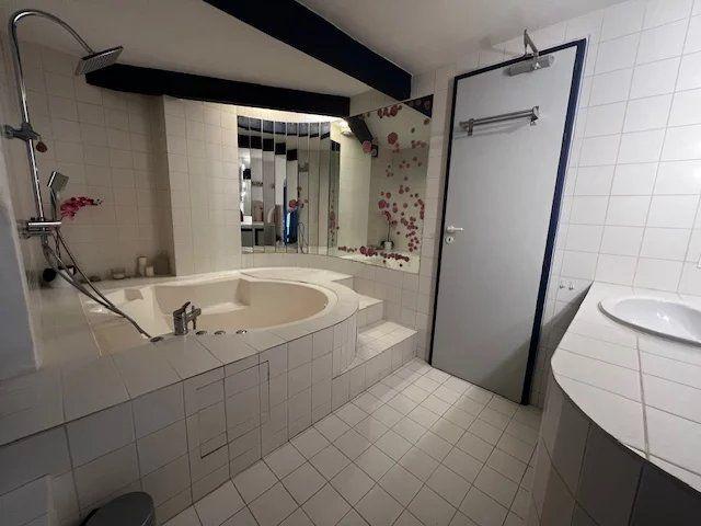 Appartement - 326 m² - 13 pièces