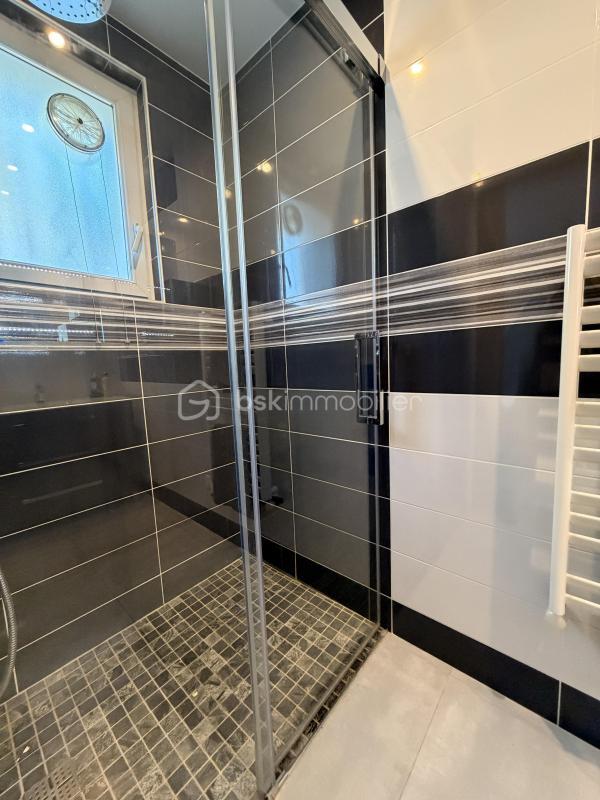 Villa - 200 m² - 10 pièces