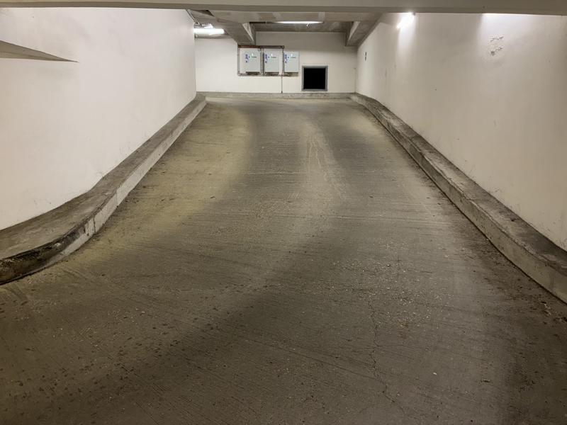 Parking / Garage - 12 m²