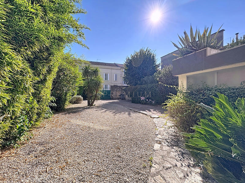 Maison de ville - 316 m² - 11 pièces