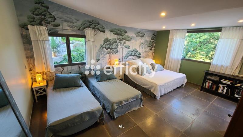 Maison - 290 m² - 11 pièces