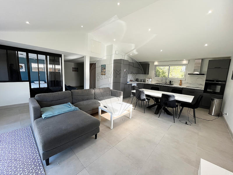 Maison - 207 m² - 8 pièces