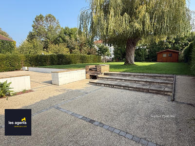 Maison - 260 m² - 9 pièces