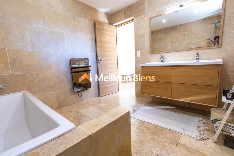 Propriété - 258 m² - 8 pièces