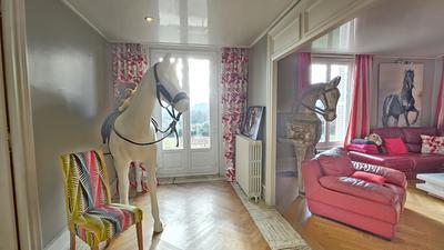 Maison - 445 m² - 10 pièces