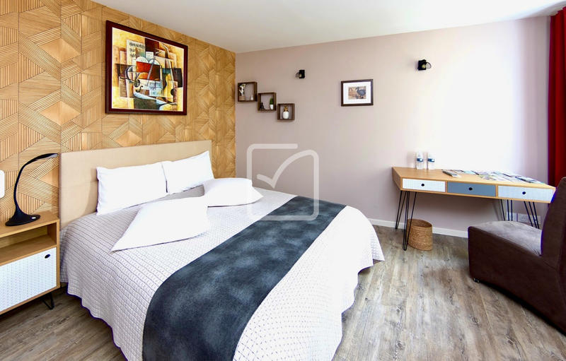 Maison - 320 m² - 11 pièces