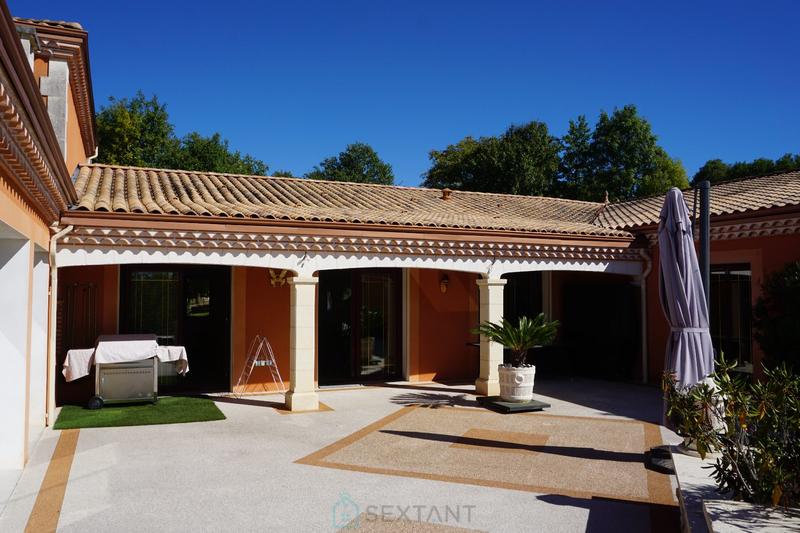 Maison d'architecte - 480 m² - 8 pièces