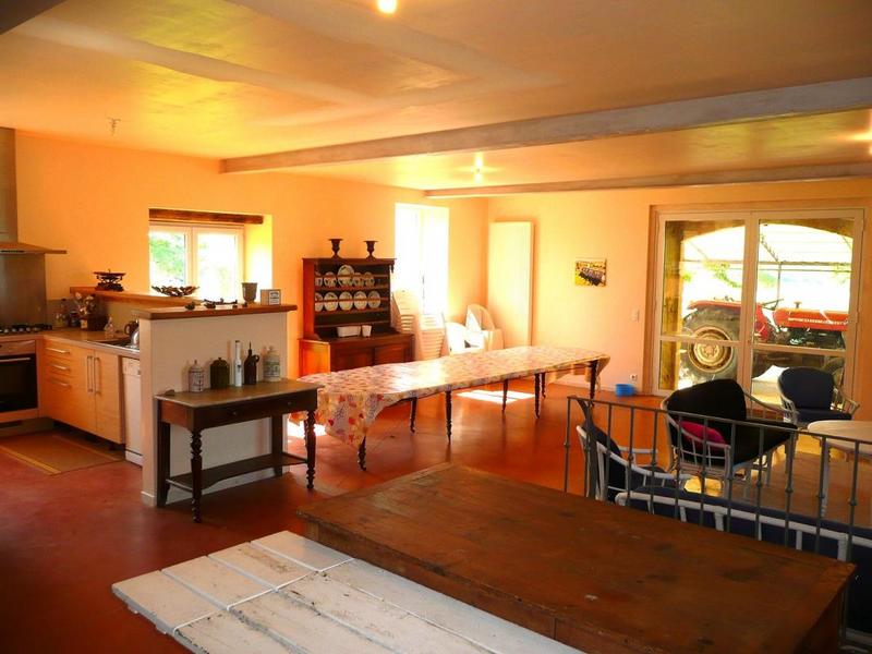 Propriété - 833 m² - 32 pièces