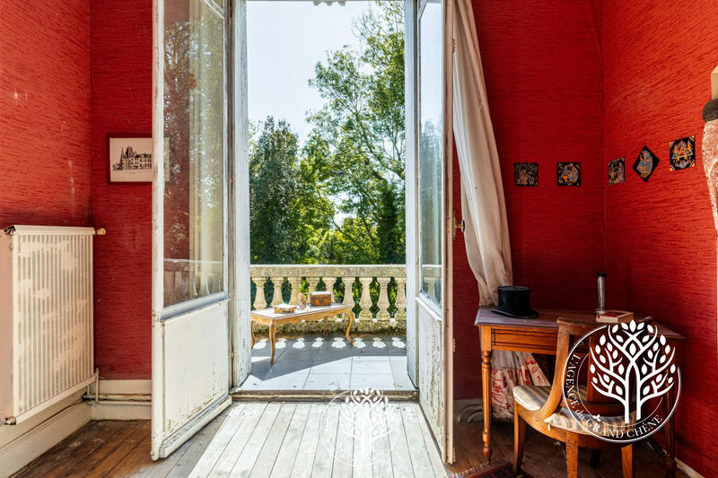 Maison - 435 m² - 16 pièces