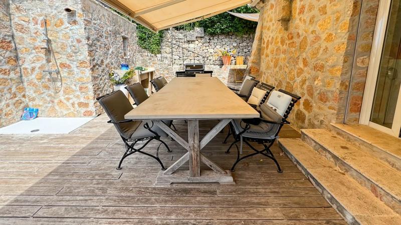 Maison - 220 m² - 5 pièces