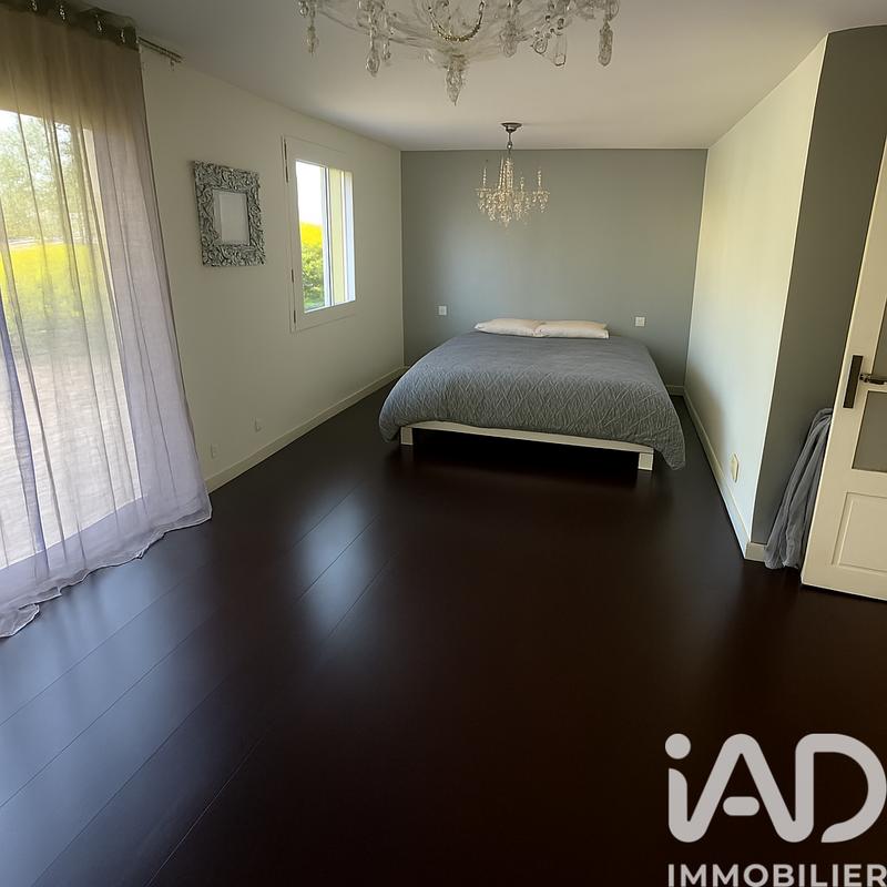 Maison - 230 m² - 8 pièces