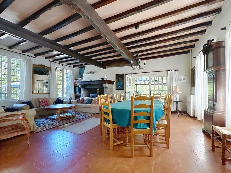 Maison - 463 m² - 19 pièces