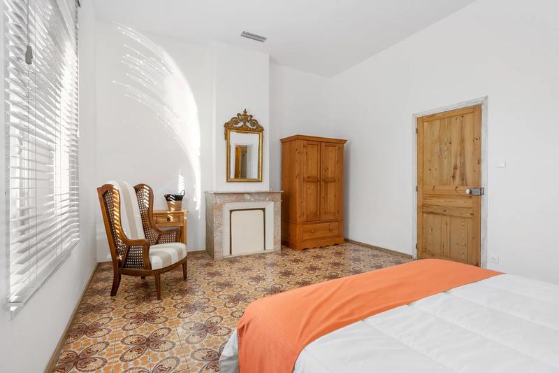 Maison - 330 m² - 10 pièces