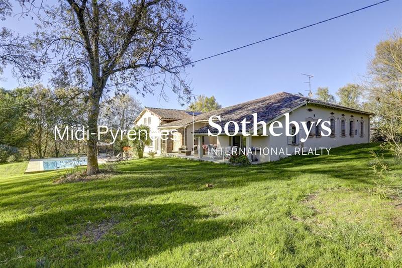 Maison - 296 m² - 7 pièces