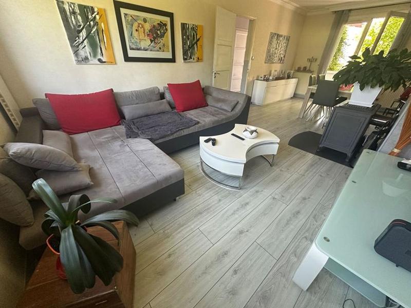 Maison - 200 m² - 8 pièces