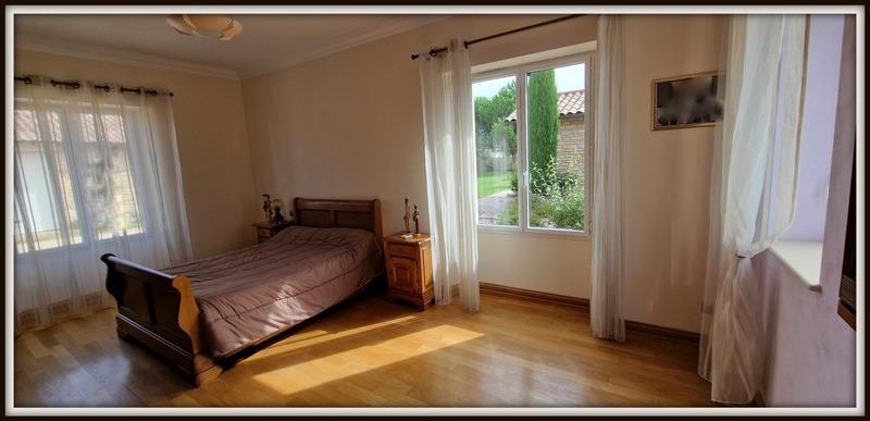 Maison - 290 m² - 8 pièces