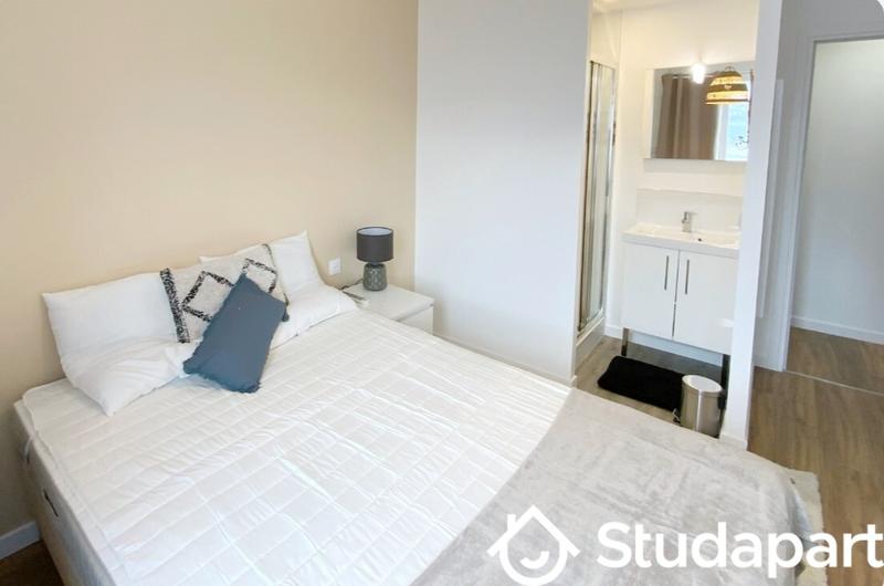 Chambre - 11 m² - 1 pièce