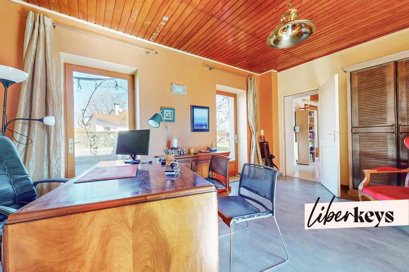 Maison - 240 m² - 7 pièces