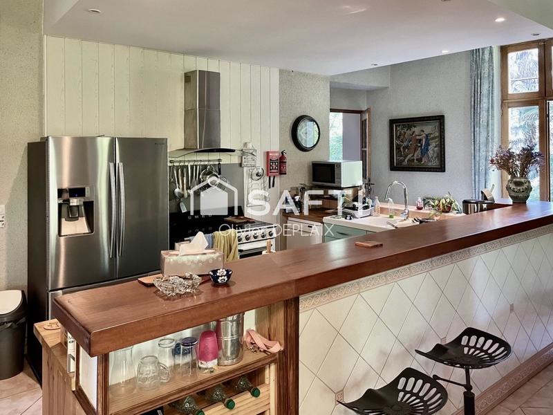 Maison - 400 m² - 9 pièces