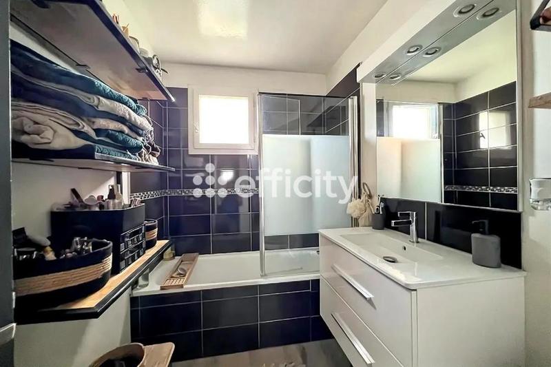 Maison - 95 m² - 5 pièces