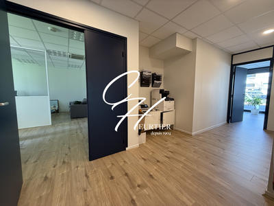 Local commercial - 334 m² - 14 pièces