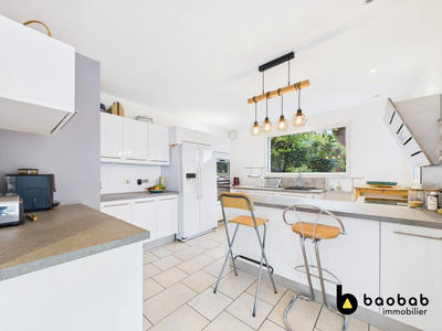 Maison - 210 m² - 6 pièces