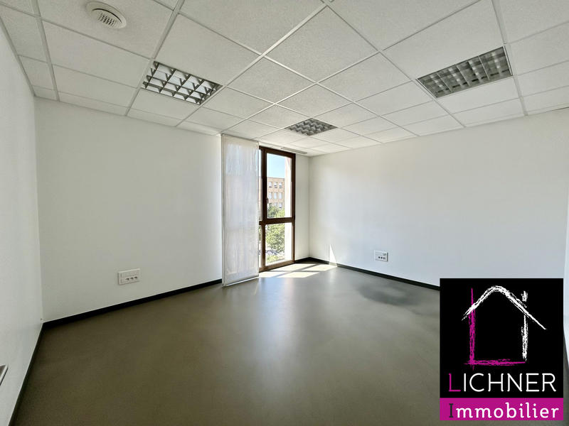 Local d'activités - 134 m² - 6 pièces