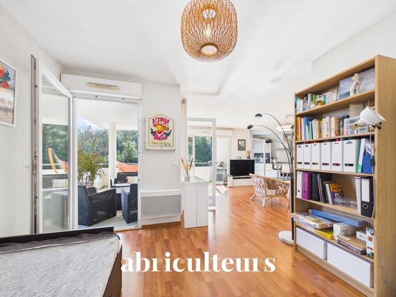 Appartement ancien - 82 m² - 4 pièces